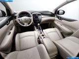 nissan_2012-tiida_1600x1200_009.jpg