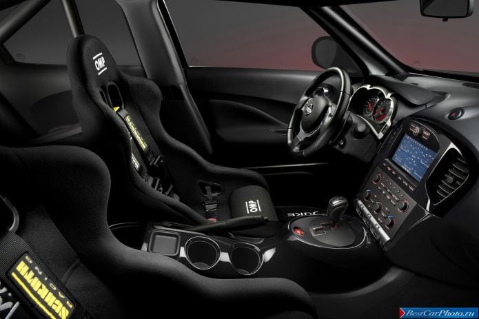 2012 Nissan Juke R - фотография 11 из 11