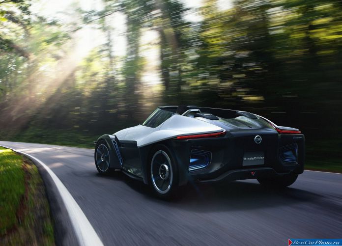 2013 Nissan Bladeglider Concept - фотография 15 из 24