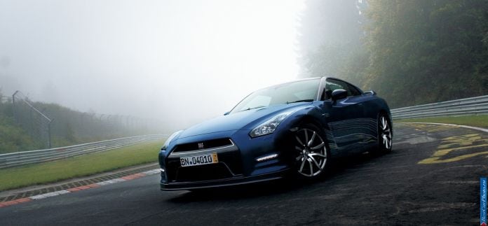 2013 Nissan GT-R - фотография 3 из 31