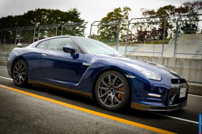 2013 Nissan GT-R - фотография 4 из 31