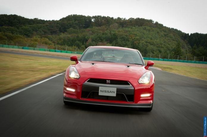 2013 Nissan GT-R - фотография 7 из 31