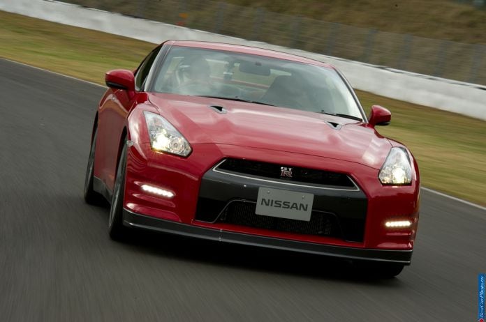 2013 Nissan GT-R - фотография 8 из 31