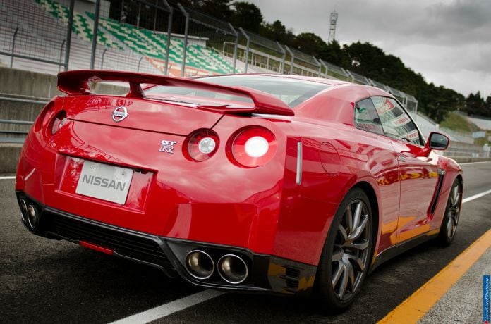 2013 Nissan GT-R - фотография 9 из 31
