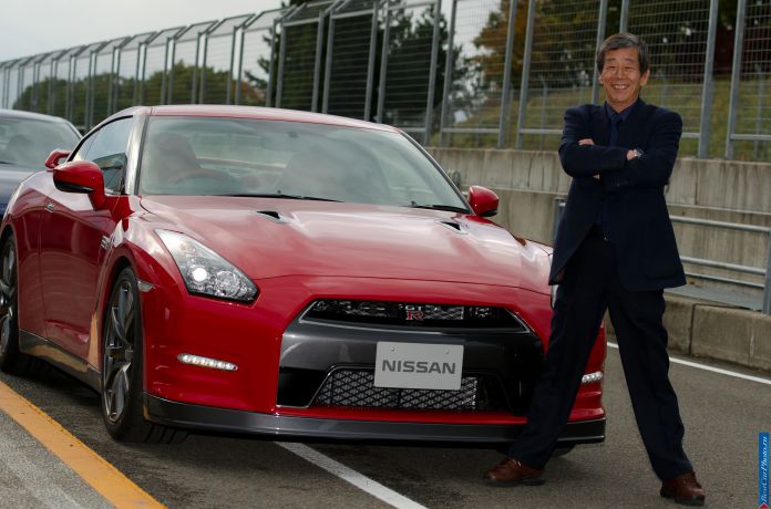 2013 Nissan GT-R - фотография 11 из 31
