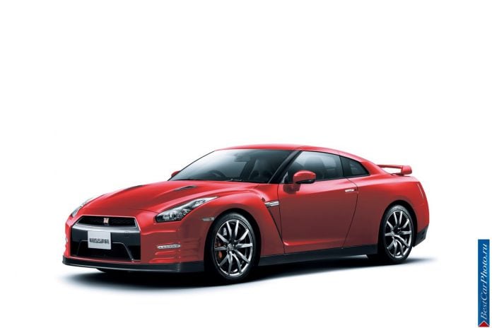 2013 Nissan GT-R - фотография 13 из 31
