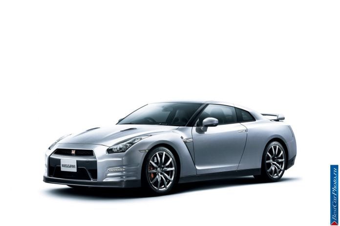 2013 Nissan GT-R - фотография 16 из 31