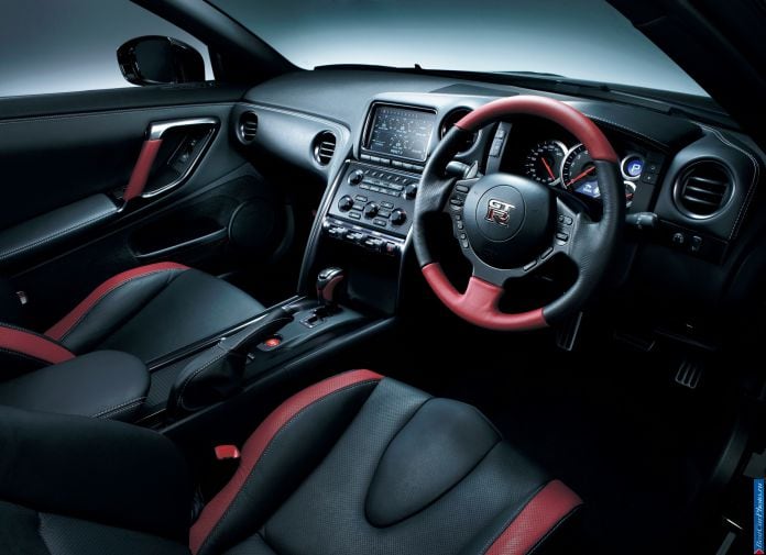 2013 Nissan GT-R - фотография 19 из 31 2013 Nissan GT-R - фотография 19 из 31