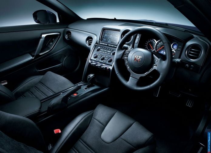 2013 Nissan GT-R - фотография 20 из 31