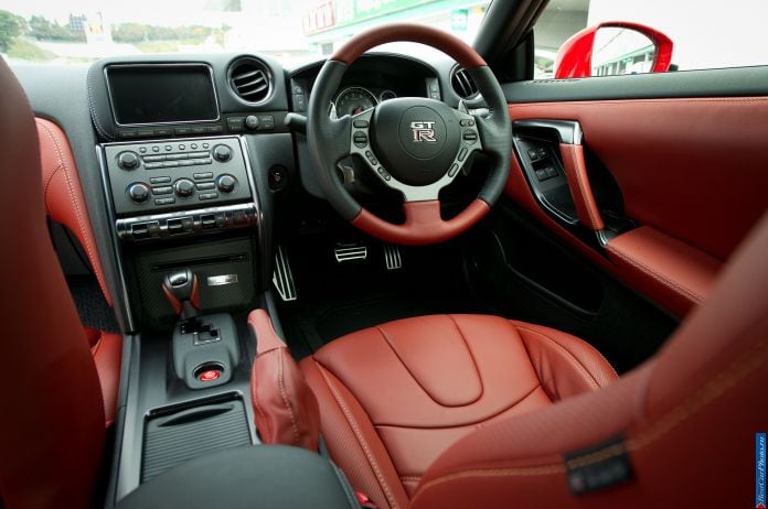 2013 Nissan GT-R - фотография 24 из 31 2013 Nissan GT-R - фотография 24 из 31