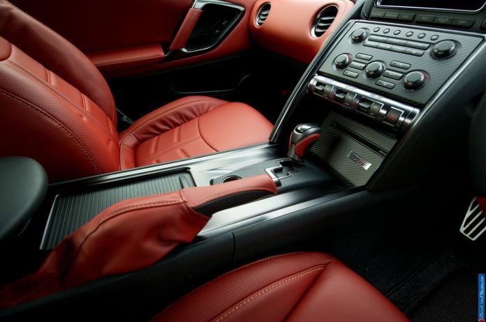 2013 Nissan GT-R - фотография 25 из 31 2013 Nissan GT-R - фотография 25 из 31