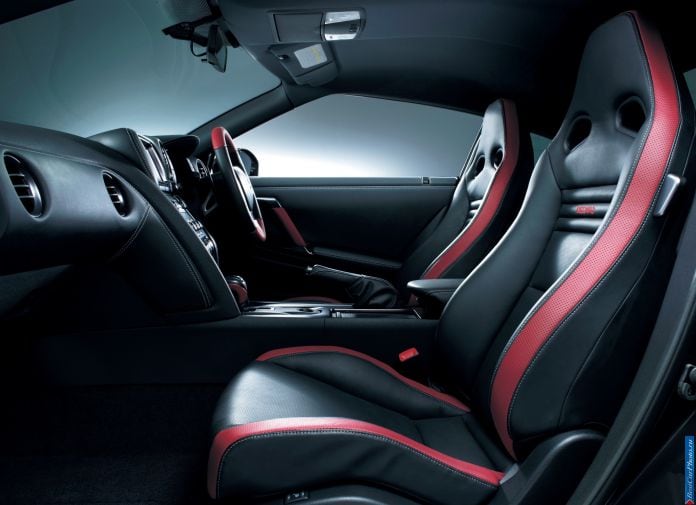2013 Nissan GT-R - фотография 29 из 31 2013 Nissan GT-R - фотография 29 из 31