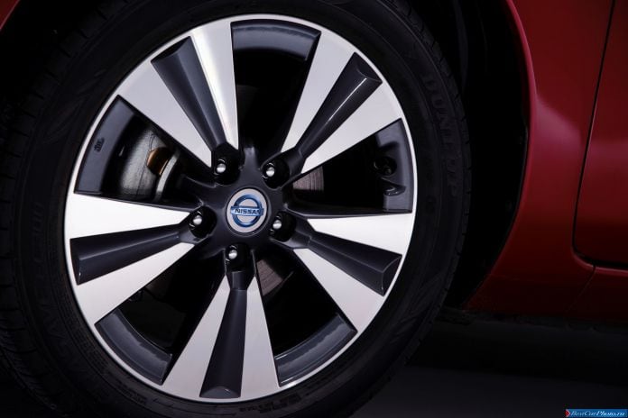 2013 Nissan Leaf EU-version - фотография 24 из 36
