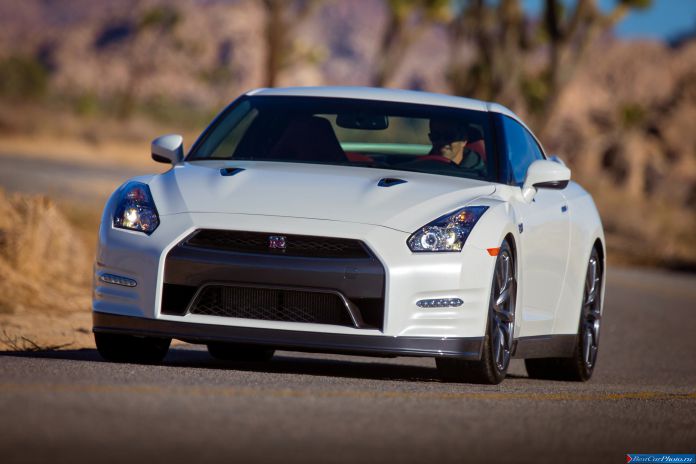 2014 Nissan GT-R - фотография 1 из 22