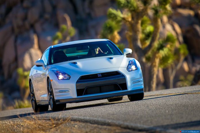 2014 Nissan GT-R - фотография 2 из 22