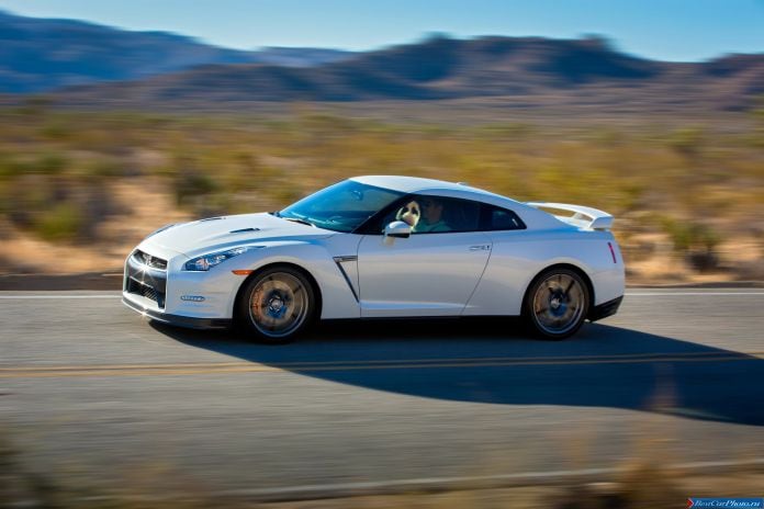 2014 Nissan GT-R - фотография 11 из 22