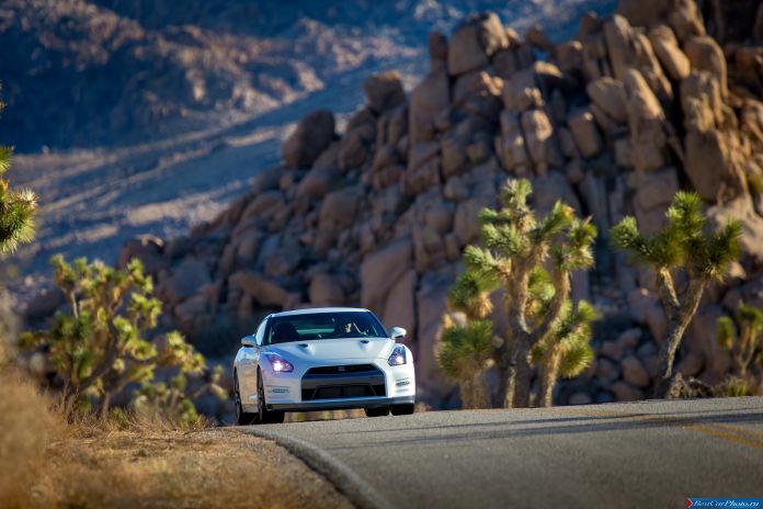 2014 Nissan GT-R - фотография 18 из 22