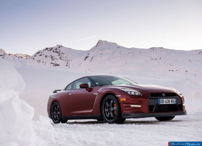 2015 Nissan GT-R - фотография 1 из 105