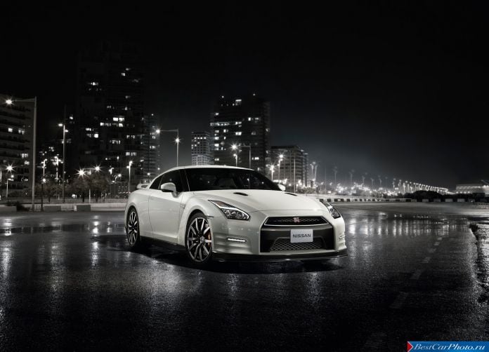 2015 Nissan GT-R - фотография 3 из 105
