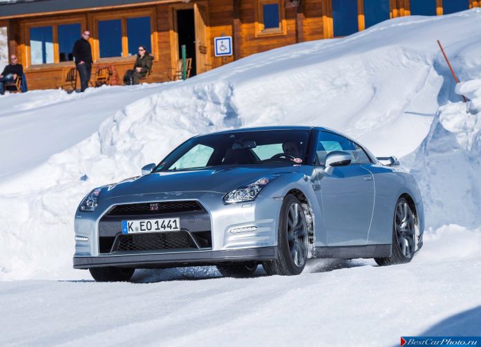 2015 Nissan GT-R - фотография 7 из 105