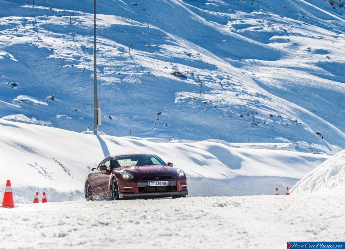 2015 Nissan GT-R - фотография 10 из 105