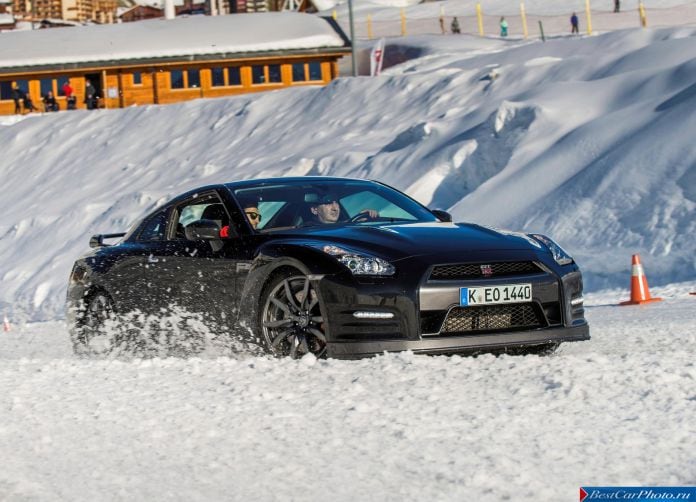 2015 Nissan GT-R - фотография 15 из 105 2015 Nissan GT-R - фотография 15 из 105