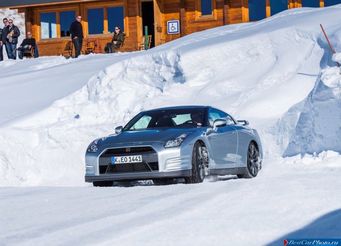 2015 Nissan GT-R - фотография 28 из 105 2015 Nissan GT-R - фотография 28 из 105