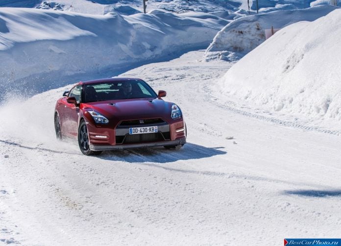2015 Nissan GT-R - фотография 33 из 105 2015 Nissan GT-R - фотография 33 из 105