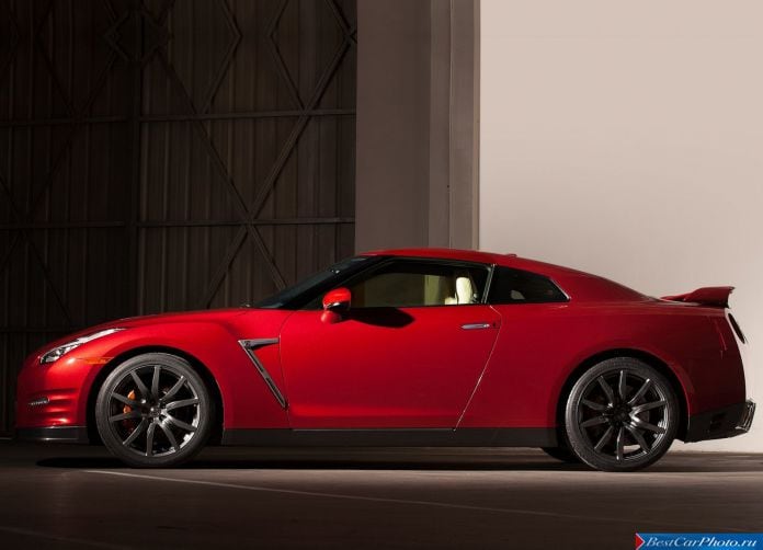 2015 Nissan GT-R - фотография 39 из 105