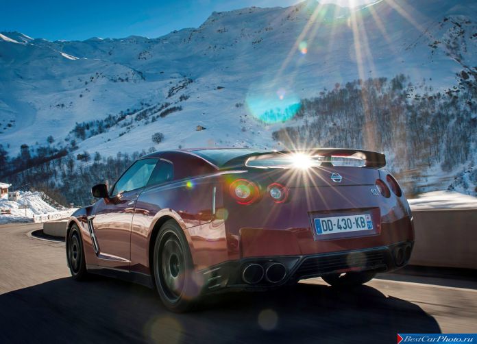 2015 Nissan GT-R - фотография 57 из 105