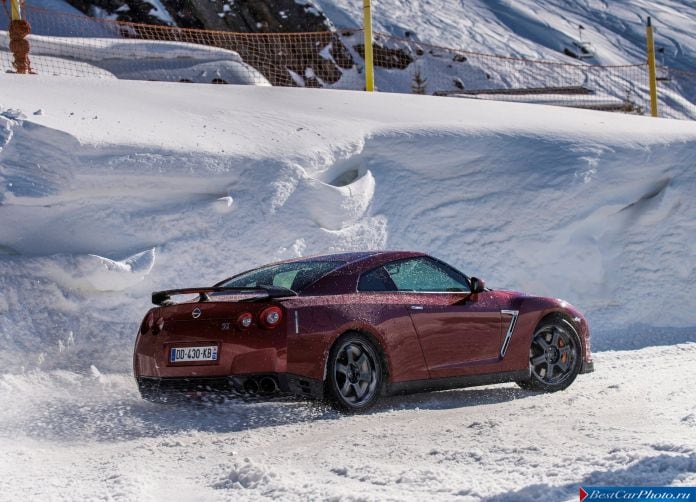 2015 Nissan GT-R - фотография 64 из 105 2015 Nissan GT-R - фотография 64 из 105