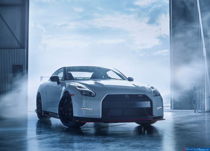 2015 Nissan GT-R Nismo - фотография 1 из 92