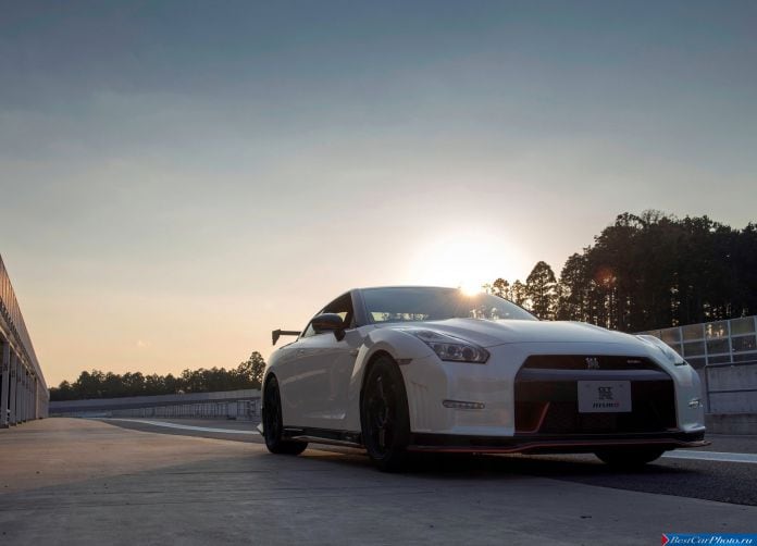 2015 Nissan GT-R Nismo - фотография 3 из 92