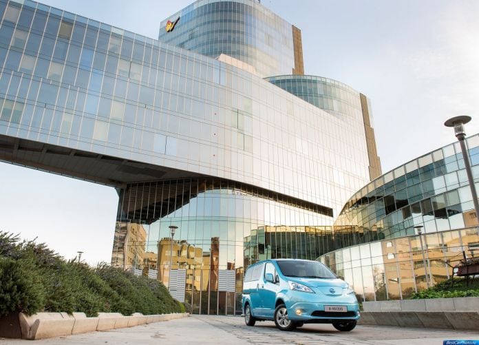 2015 Nissan e-NV200 - фотография 2 из 56 2015 Nissan e-NV200 - фотография 2 из 56
