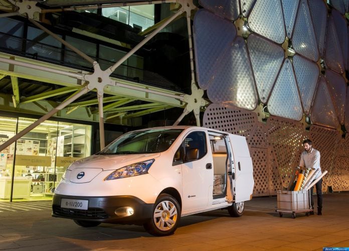 2015 Nissan e-NV200 - фотография 10 из 56