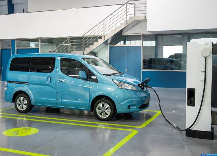2015 Nissan e-NV200 - фотография 17 из 56 2015 Nissan e-NV200 - фотография 17 из 56