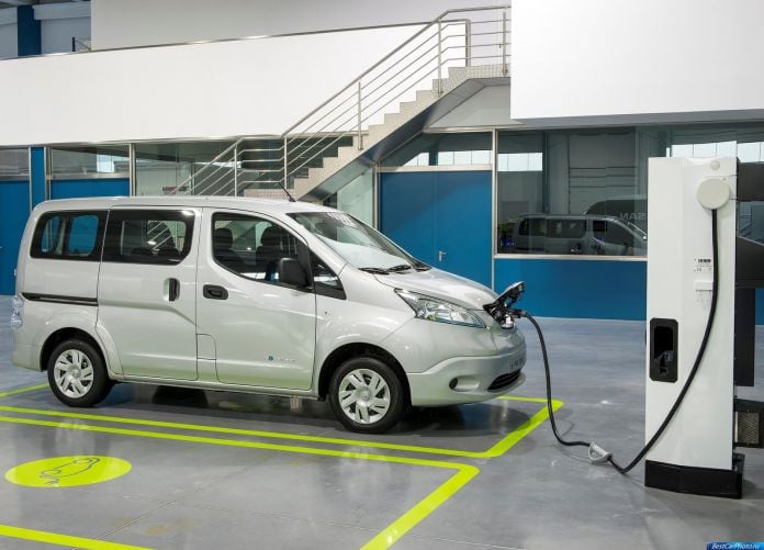 2015 Nissan e-NV200 - фотография 18 из 56