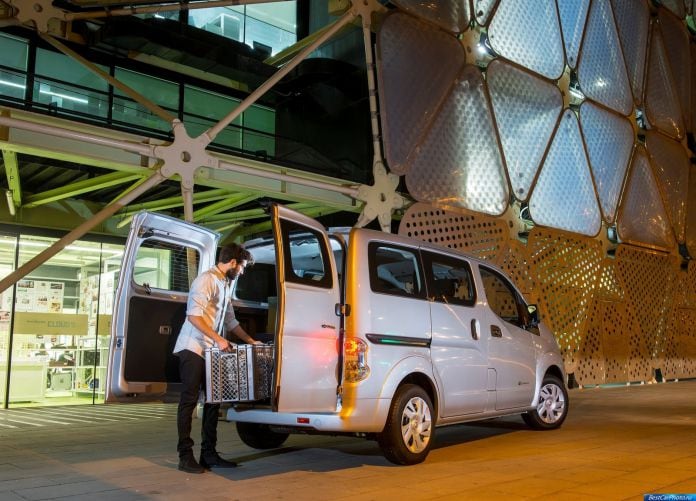 2015 Nissan e-NV200 - фотография 24 из 56 2015 Nissan e-NV200 - фотография 24 из 56