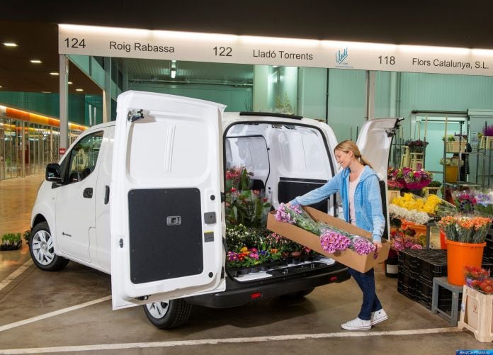 2015 Nissan e-NV200 - фотография 27 из 56 2015 Nissan e-NV200 - фотография 27 из 56