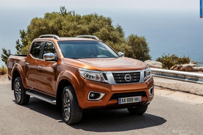 2015 Nissan Navara NP300 - фотография 1 из 22