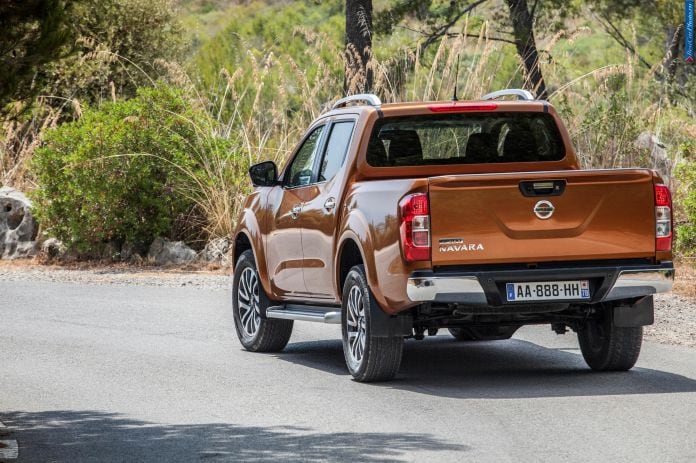 2015 Nissan Navara NP300 - фотография 2 из 22