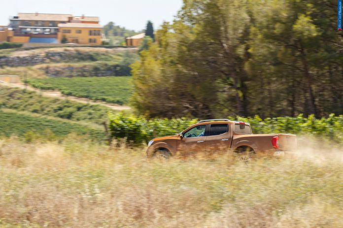 2015 Nissan Navara NP300 - фотография 6 из 22