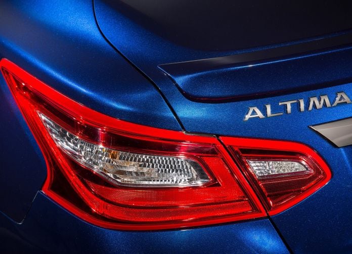 2016 Nissan Altima SR - фотография 14 из 17