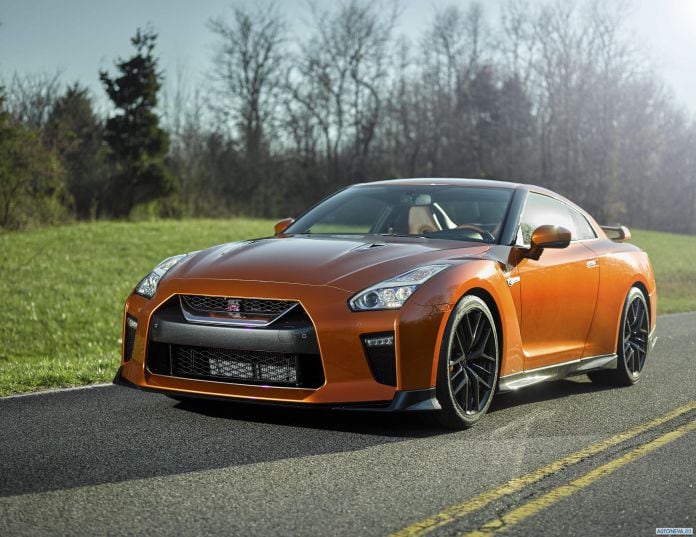 2017 Nissan GT-R - фотография 1 из 43