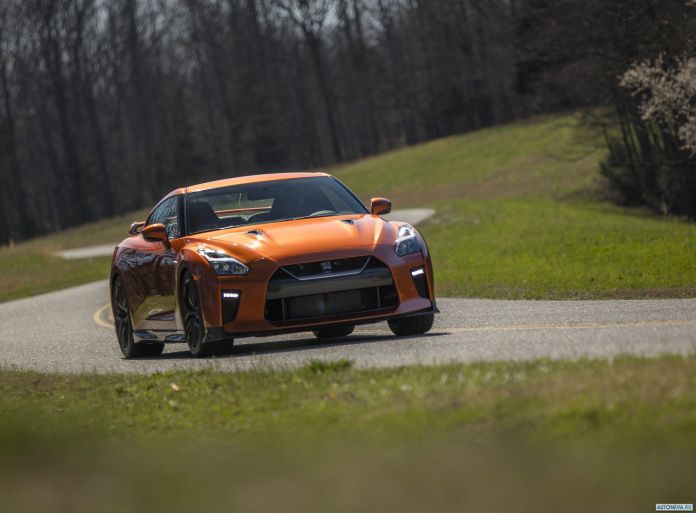 2017 Nissan GT-R - фотография 8 из 43