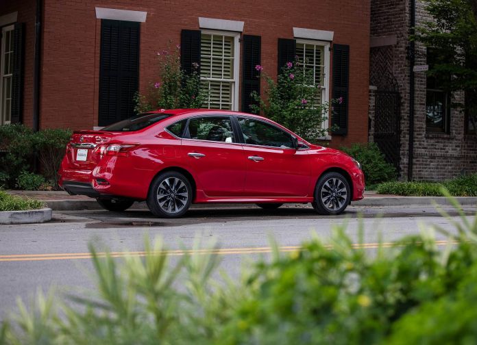 2017 Nissan Sentra SR Turbo - фотография 12 из 40