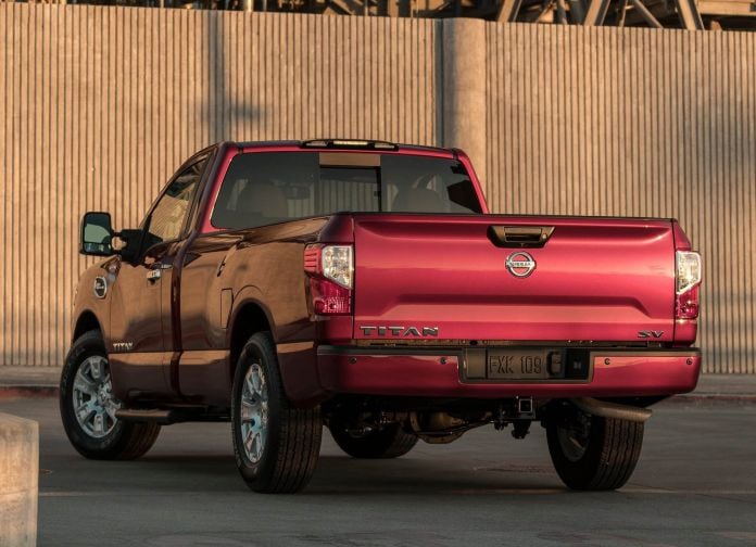 2017 Nissan Titan Single Cab - фотография 12 из 44