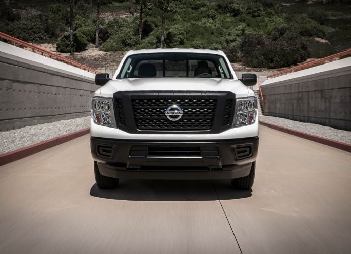 2017 Nissan Titan Single Cab - фотография 15 из 44