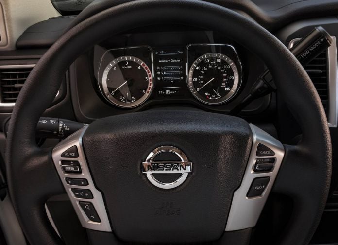 2017 Nissan Titan Single Cab - фотография 27 из 44