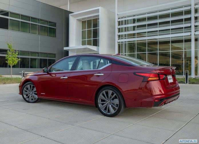 2019 Nissan Altima - фотография 16 из 73